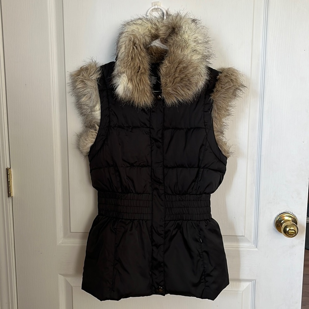 Mid International Puff Vest w/ Fuax fur details SMALL